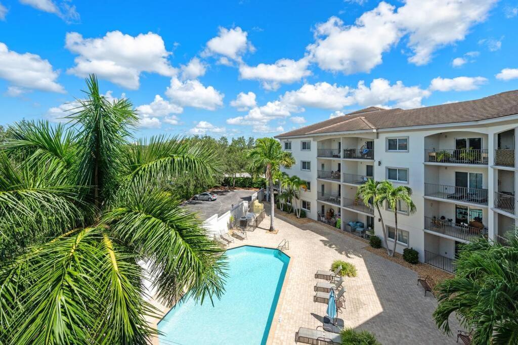 Modern Beach Condo In Central Naples! Exterior photo